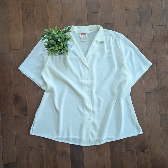 BASIC WHITE VINTAGE OVERSIZED BUTTON UP SHIRT - Picture 1 of 2